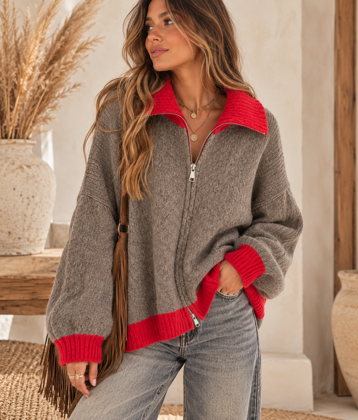 Gilet long taupe à finition rouge