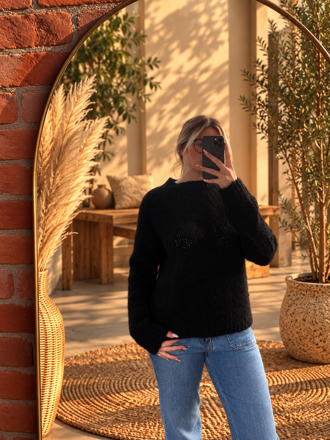 Pull noir en maille - Intemporel & Élégant