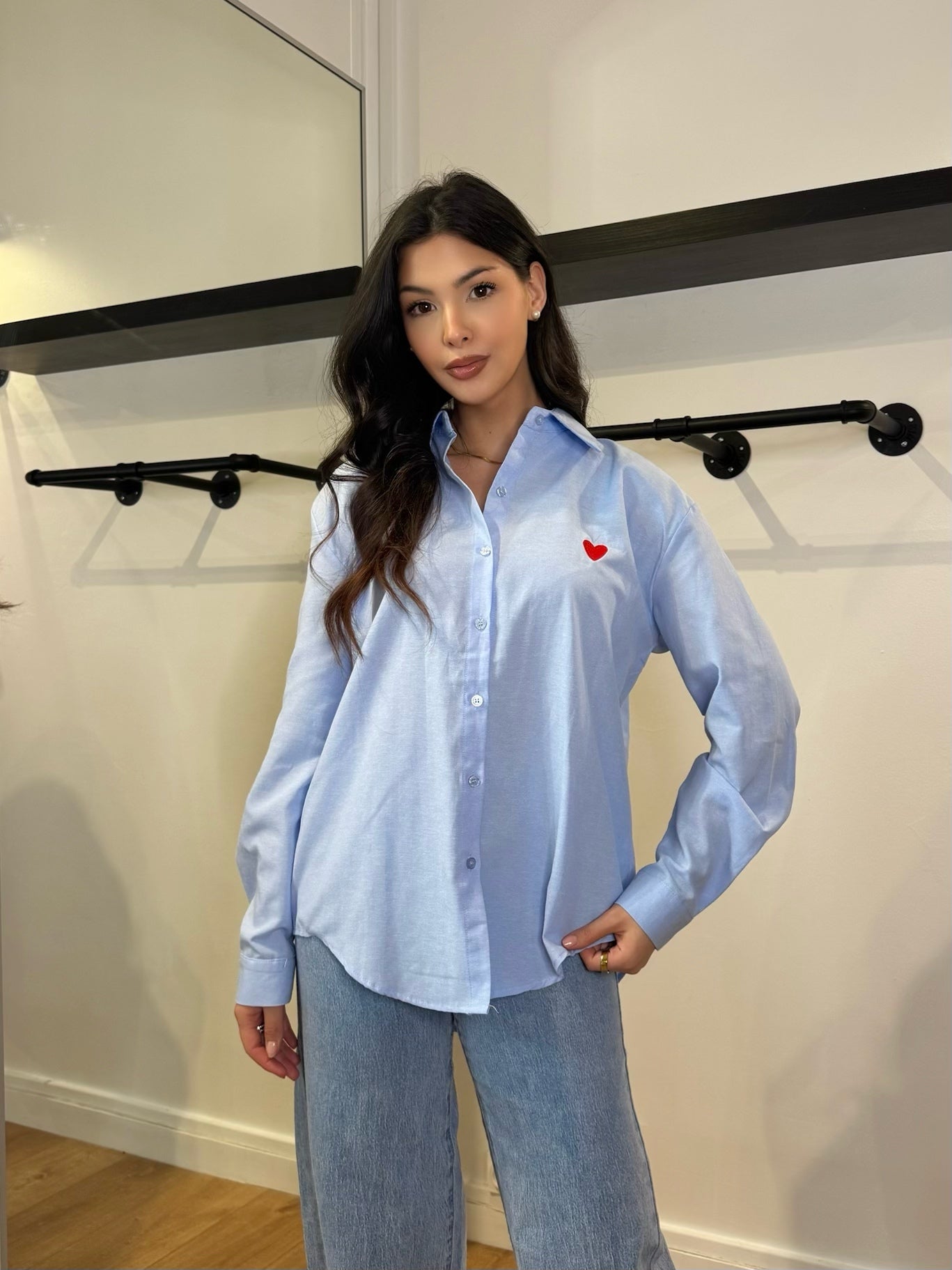 Chemise cœur blanche – Élégance romantique & moderne
