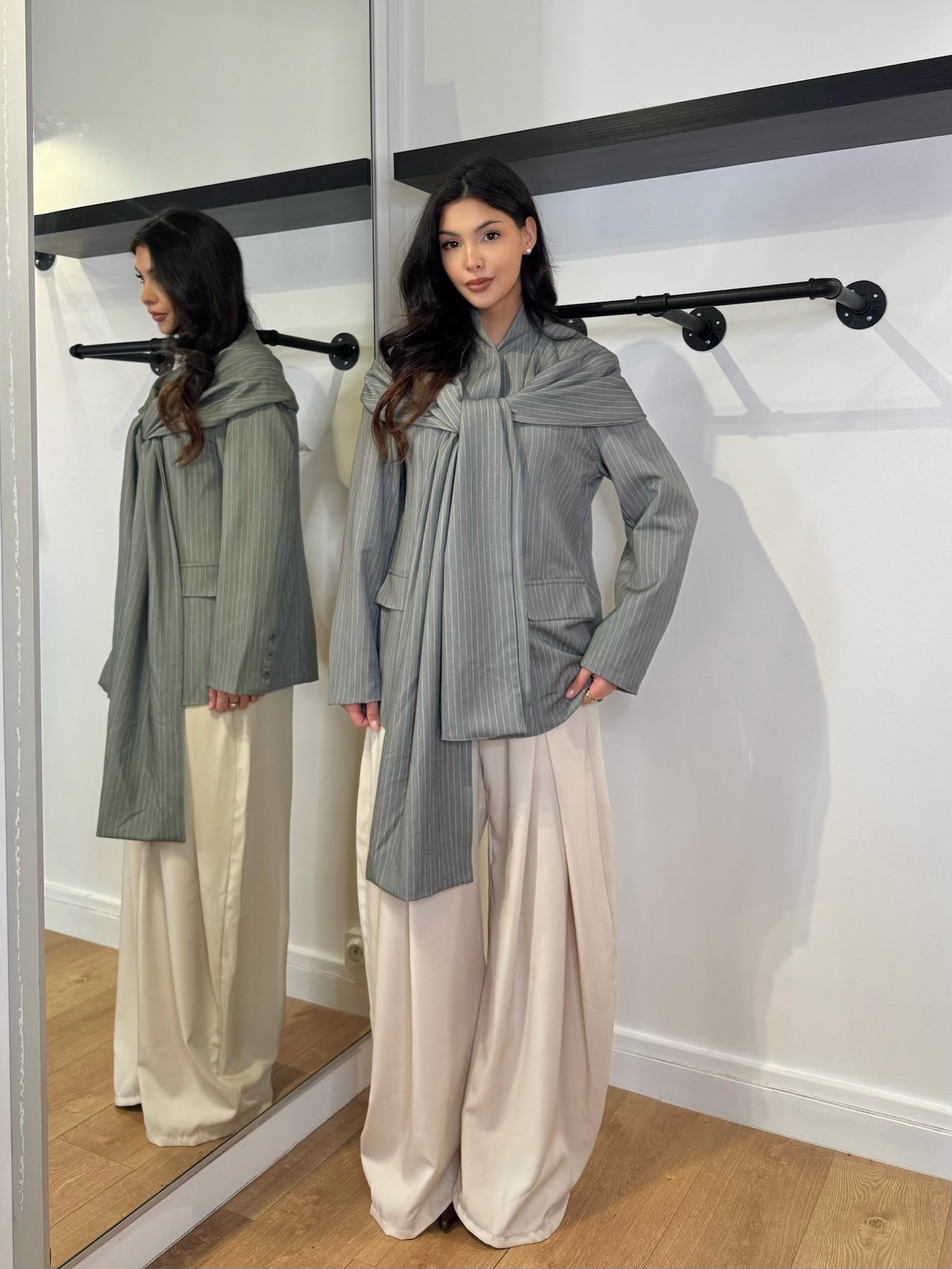 Blazer rayé gris superposé – Style chic & effet tendance