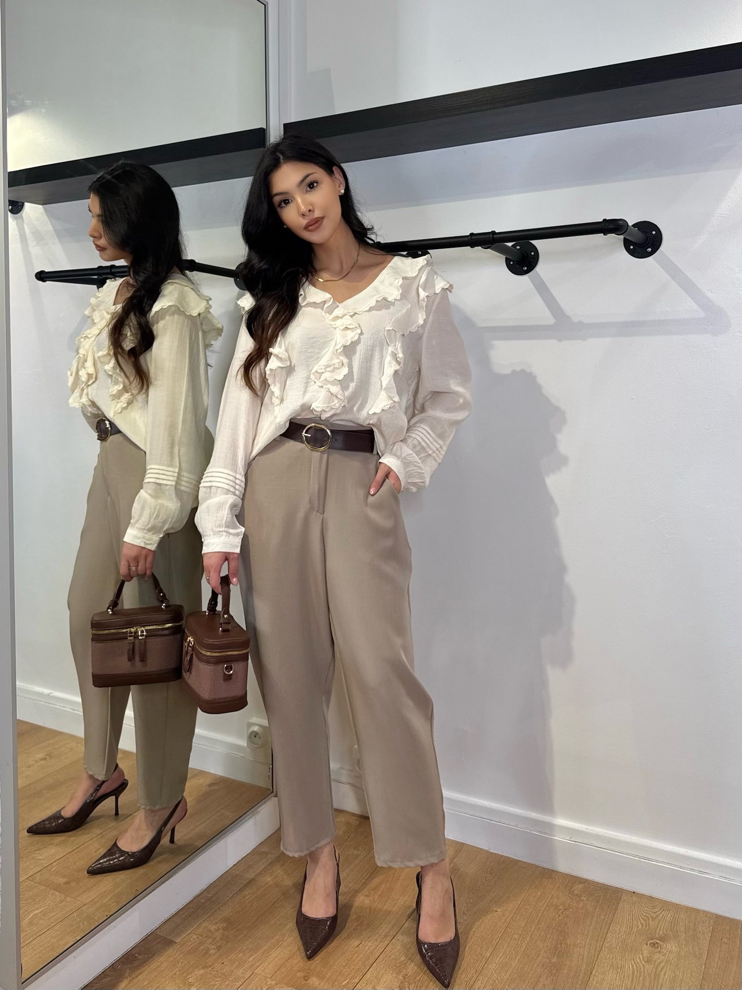 PANTALON BEIGE COUPE DROITE CEINTURE