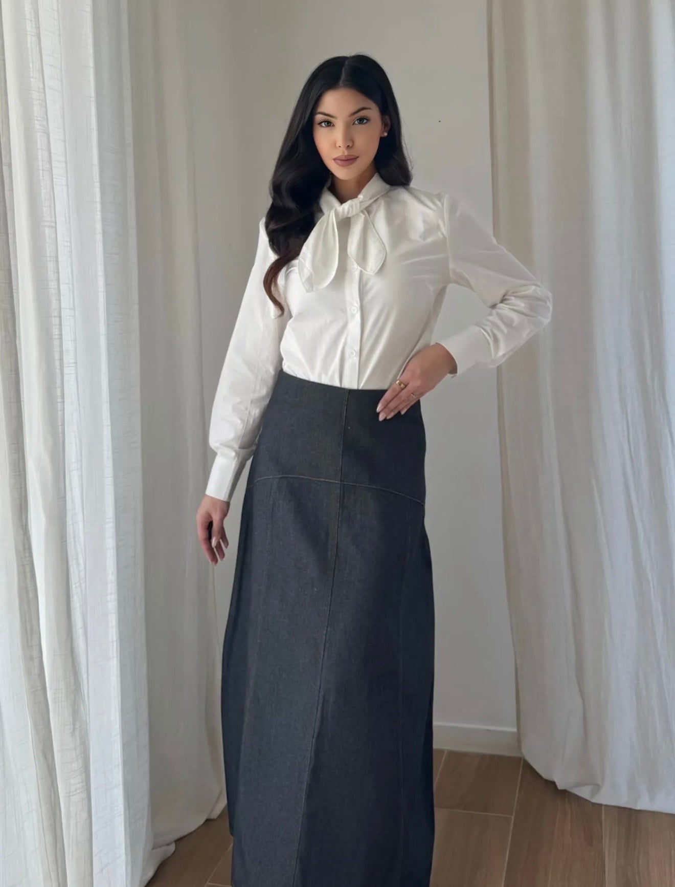 Chemise col nœud blanche – Élégance chic & intemporelle