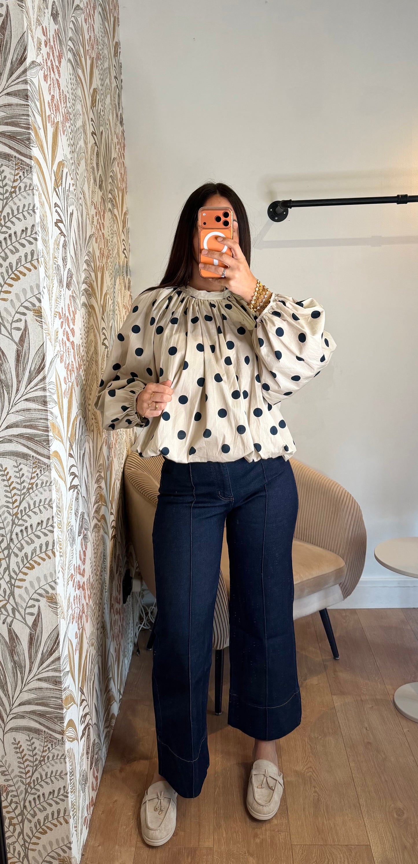 Jeans petit flare indigo avec ceinture – silhouette élégante & tendance ✨