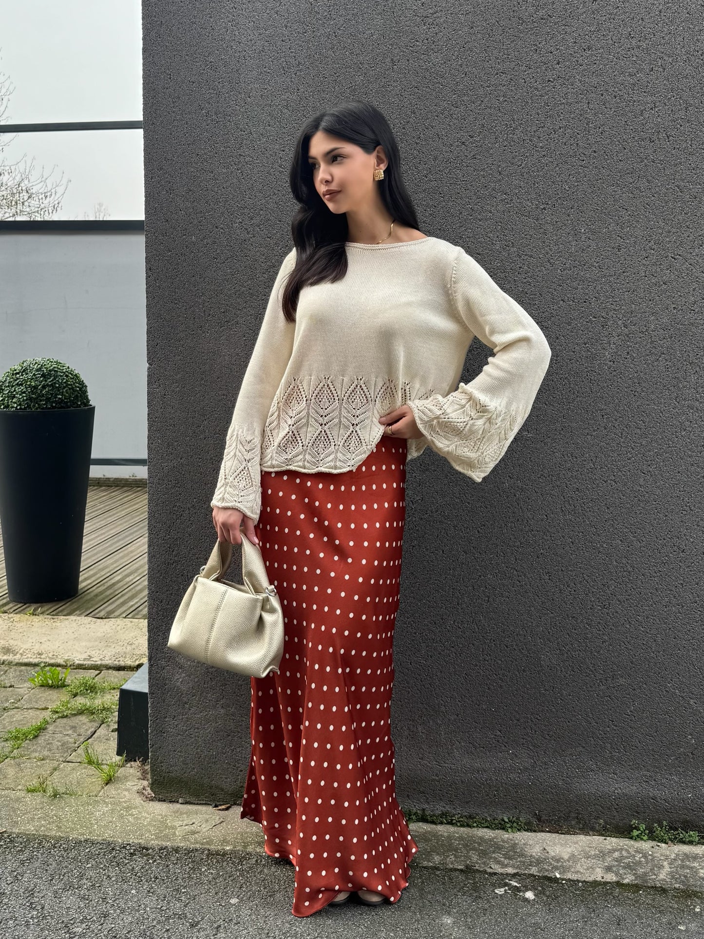 Jupe satinée terracotta à pois – Élégance chaleureuse & féminine