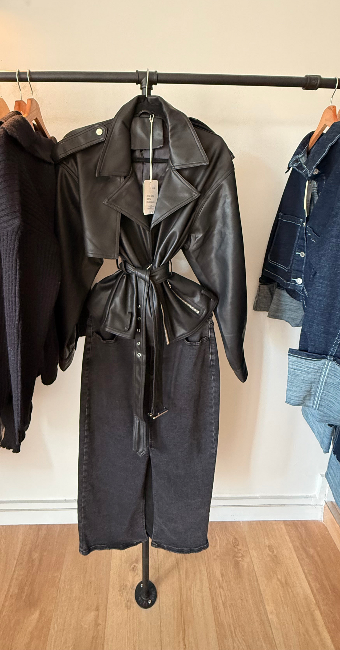 VESTE SIMILI CINTRÉ