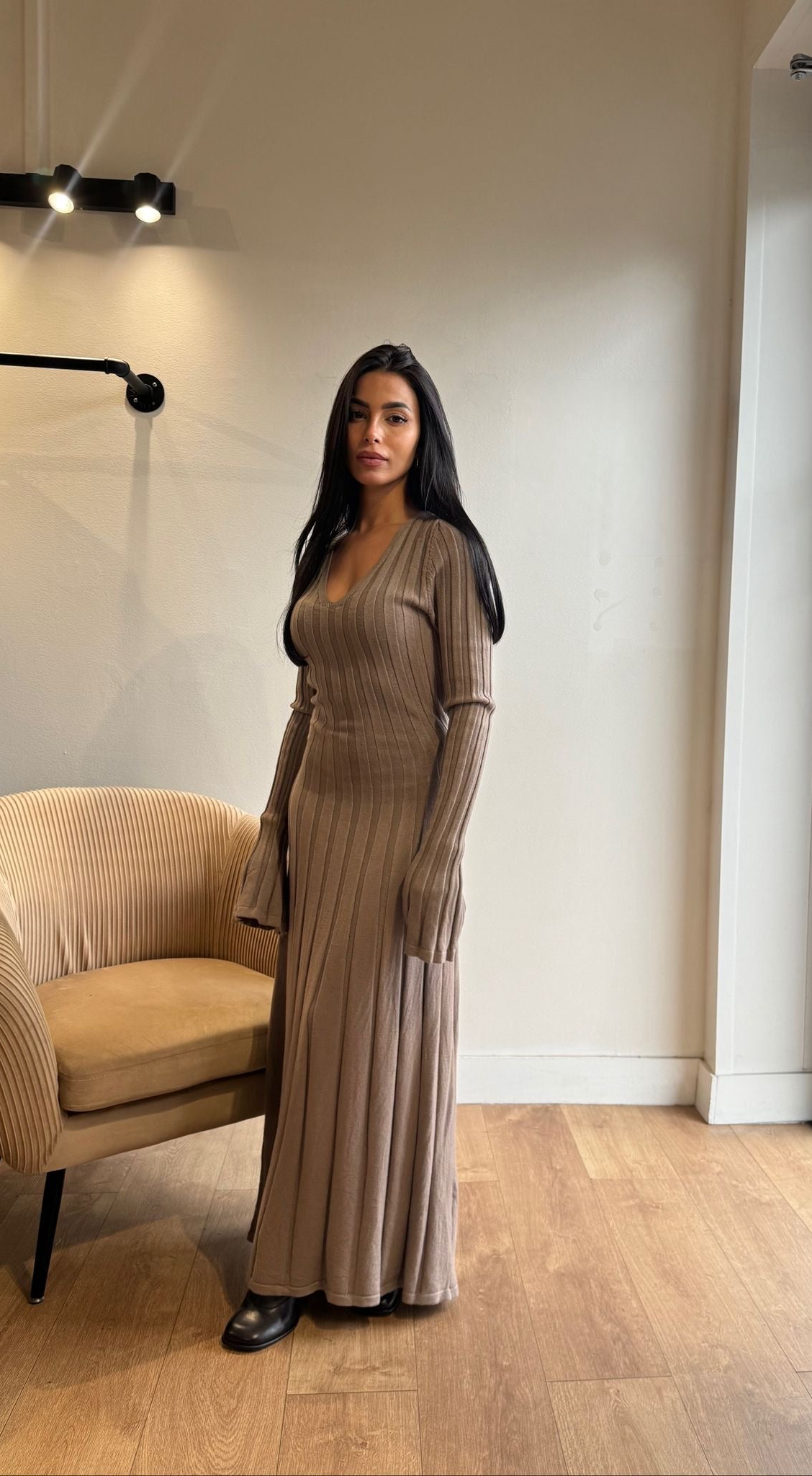 ROBE LONGUE COL V TAUPE