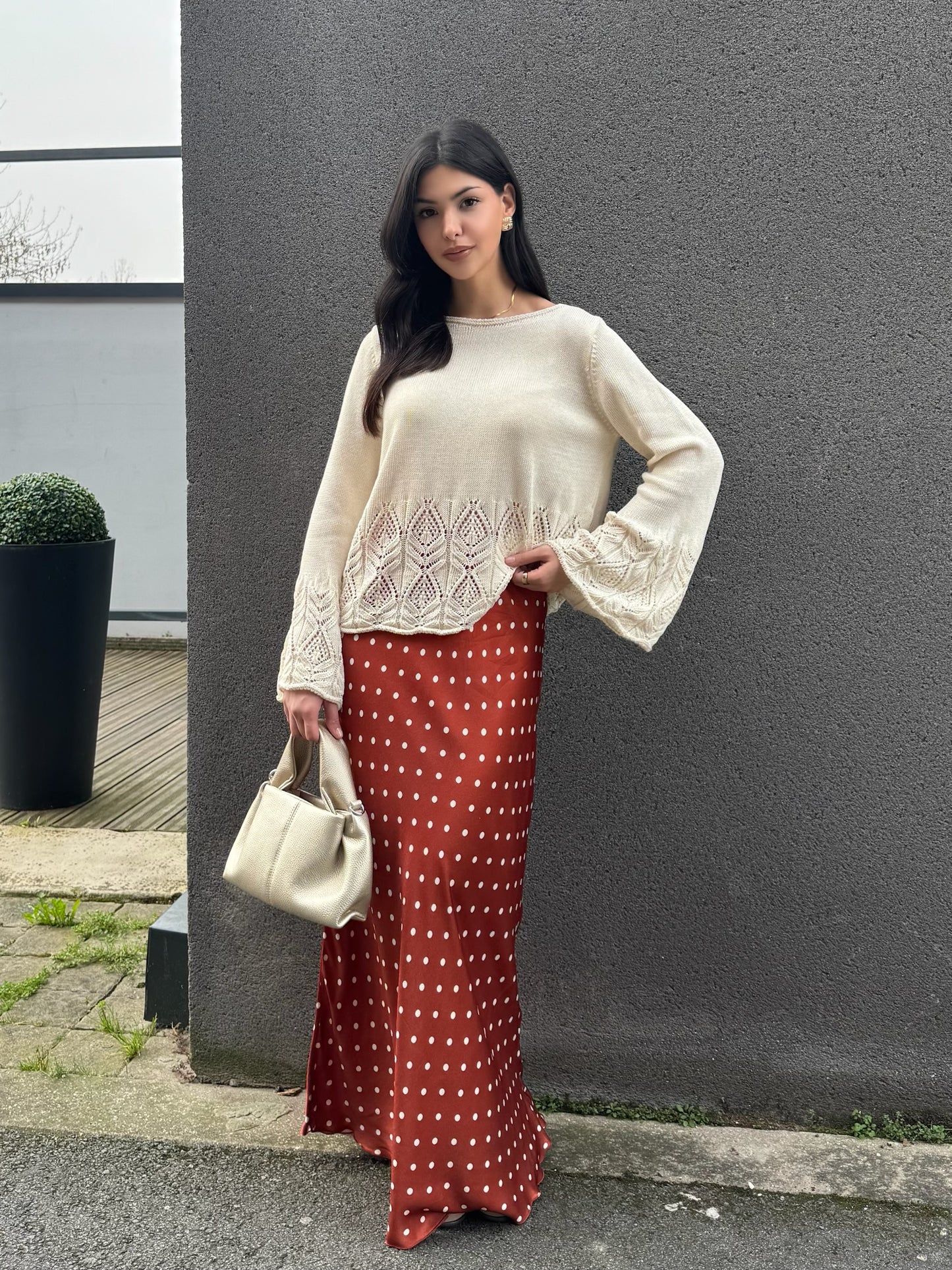 Jupe satinée terracotta à pois – Élégance chaleureuse & féminine