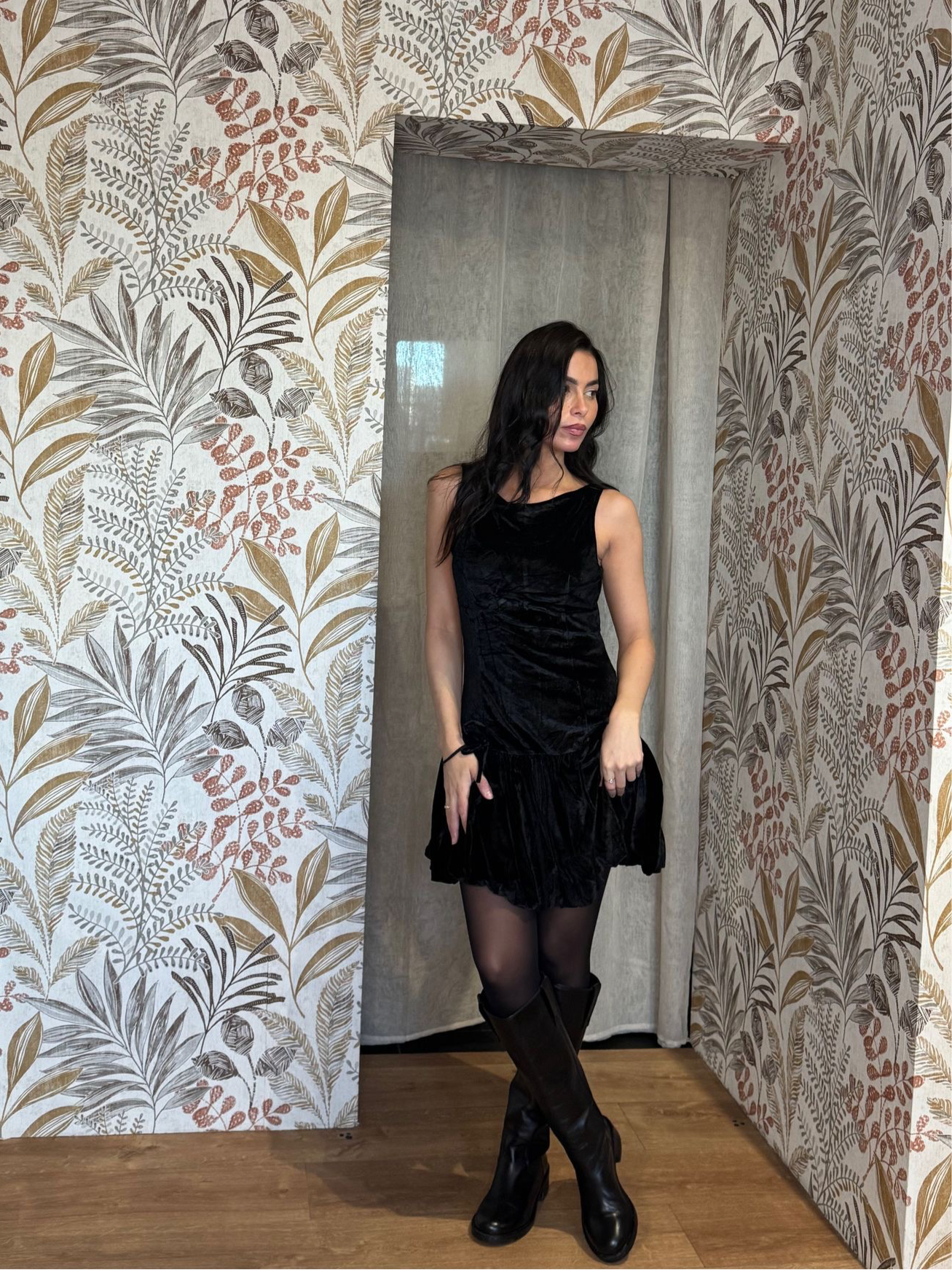 ROBE NOIR VELOUR BALLON