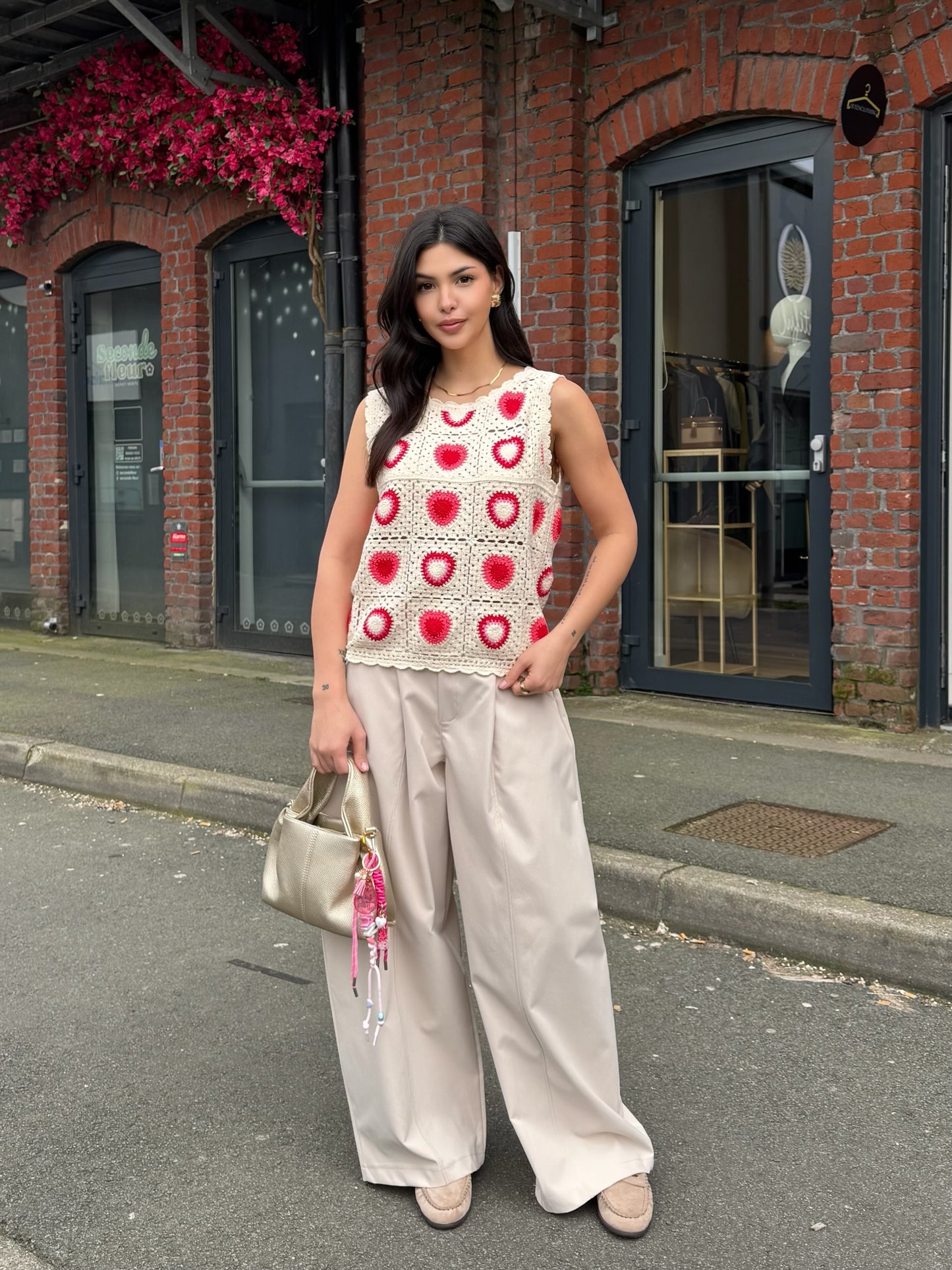 HAUT CROCHET A DÉTAIL ROUGE