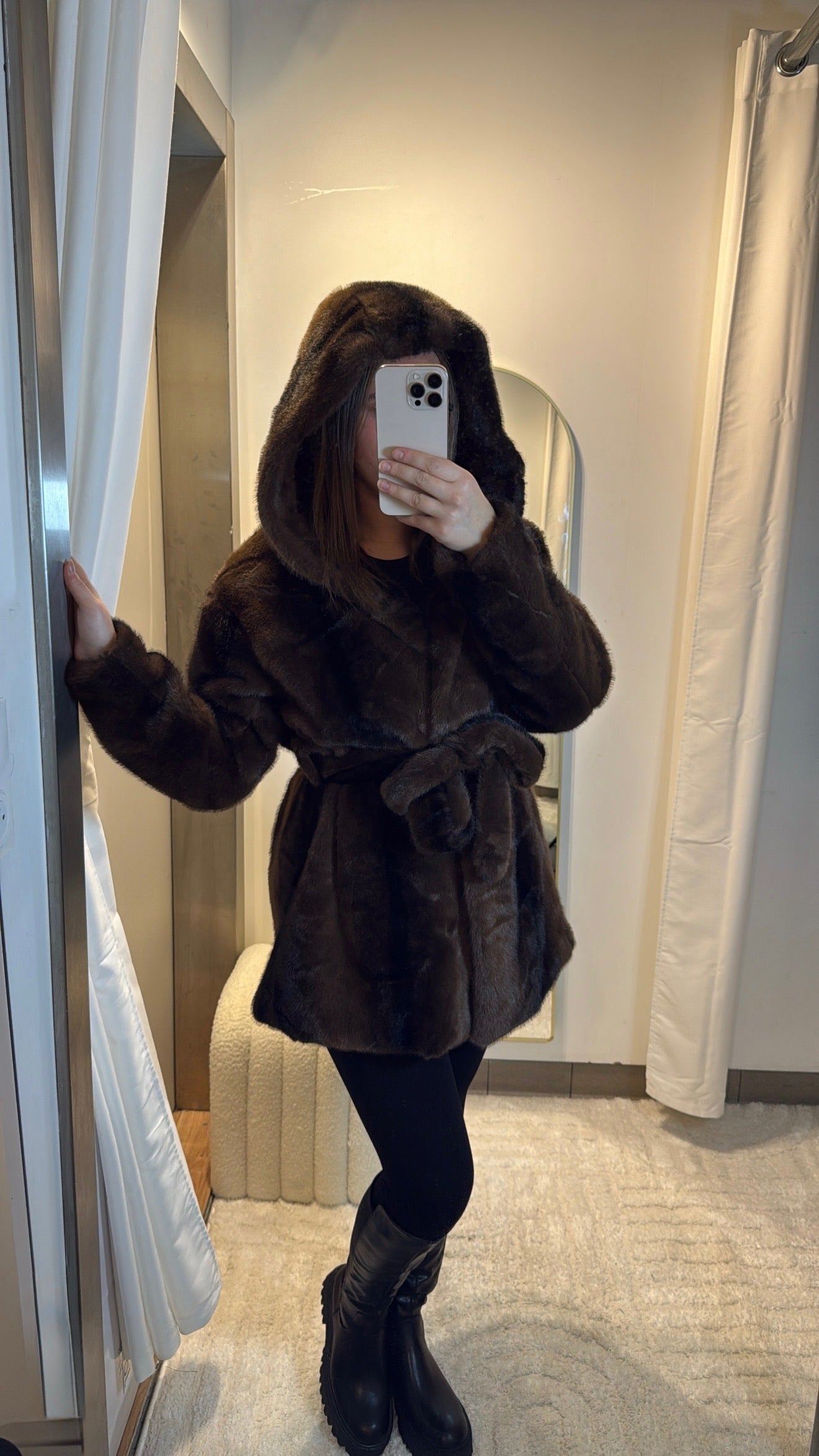 FOURRURE MARRON AVEC CAPUCHE