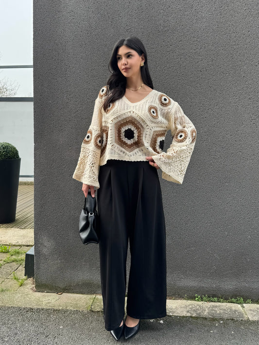 PULL CROCHET MANCHES ÉVASÉES – détails marron et noir