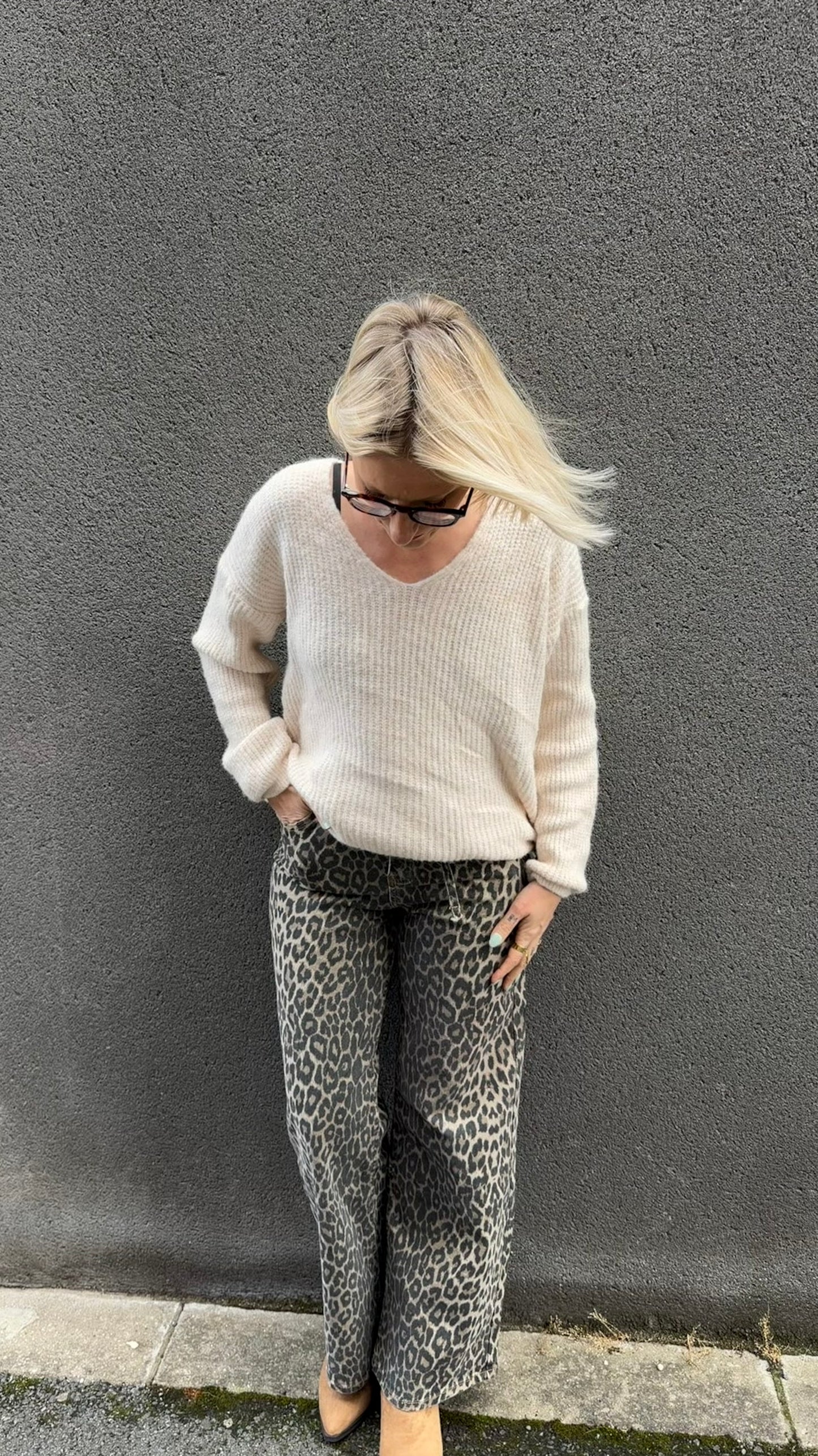 PULL EN MAILLE COL V ECRU