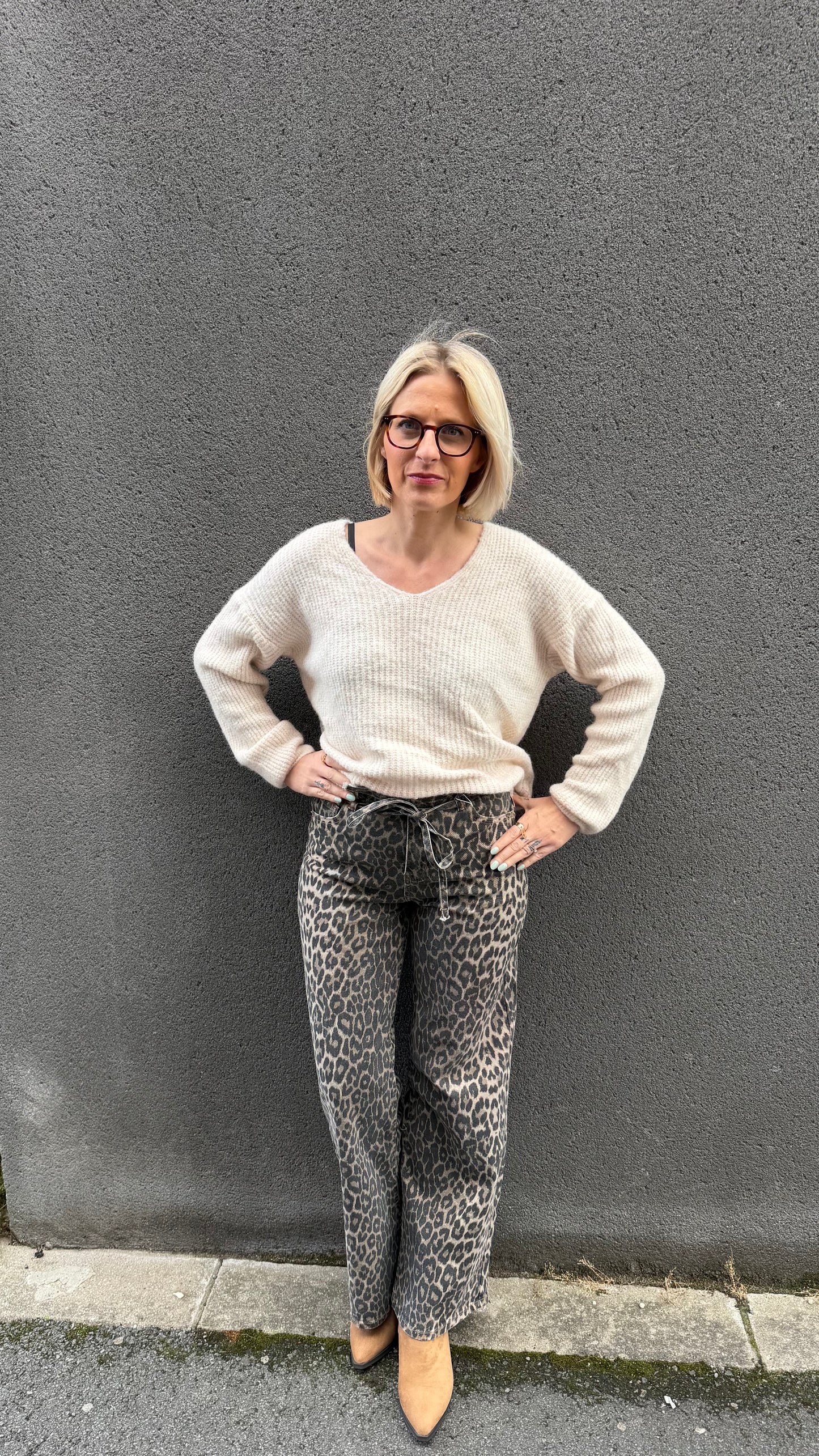PULL EN MAILLE COL V ECRU