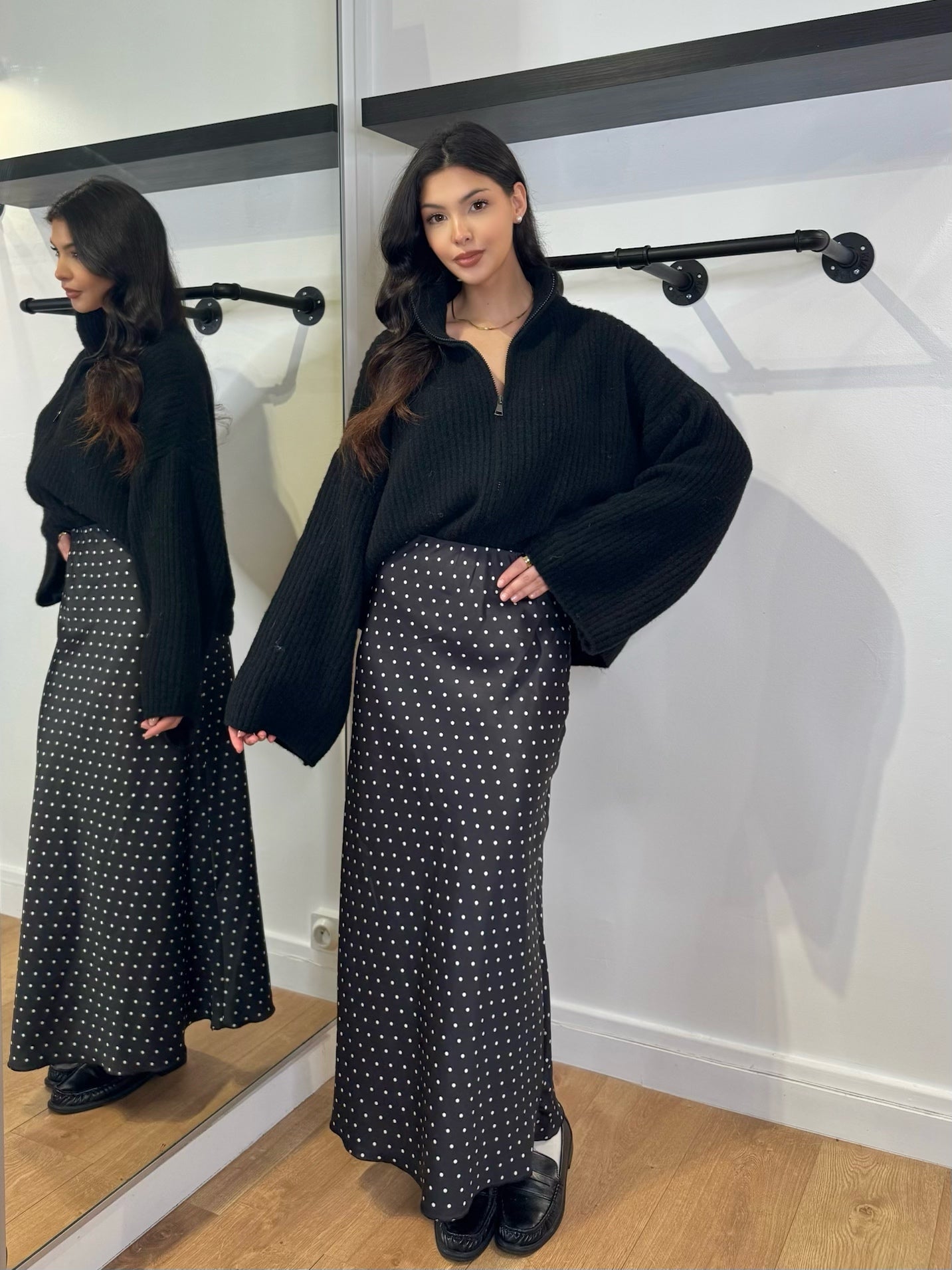 JUPE SATINÉE NOIR À POIS