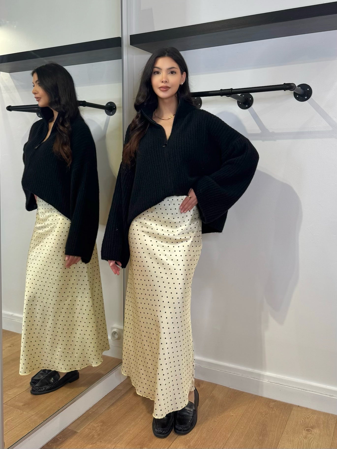 Jupe satinée jaune à pois – Élégance lumineuse & féminine