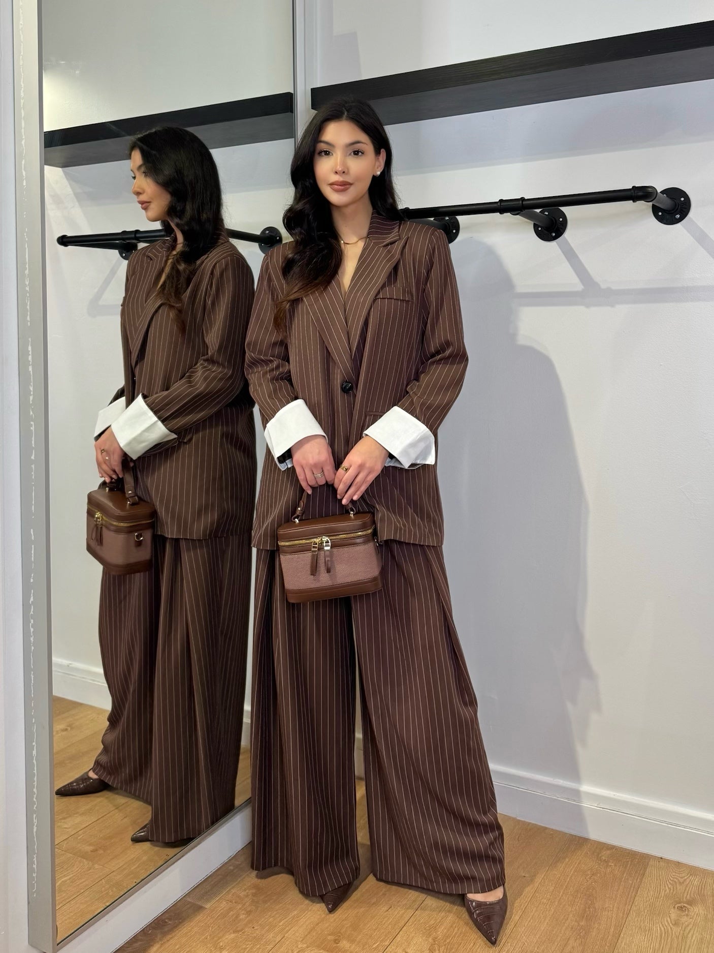 PANTALON À PINCE À RAYURE MARRON