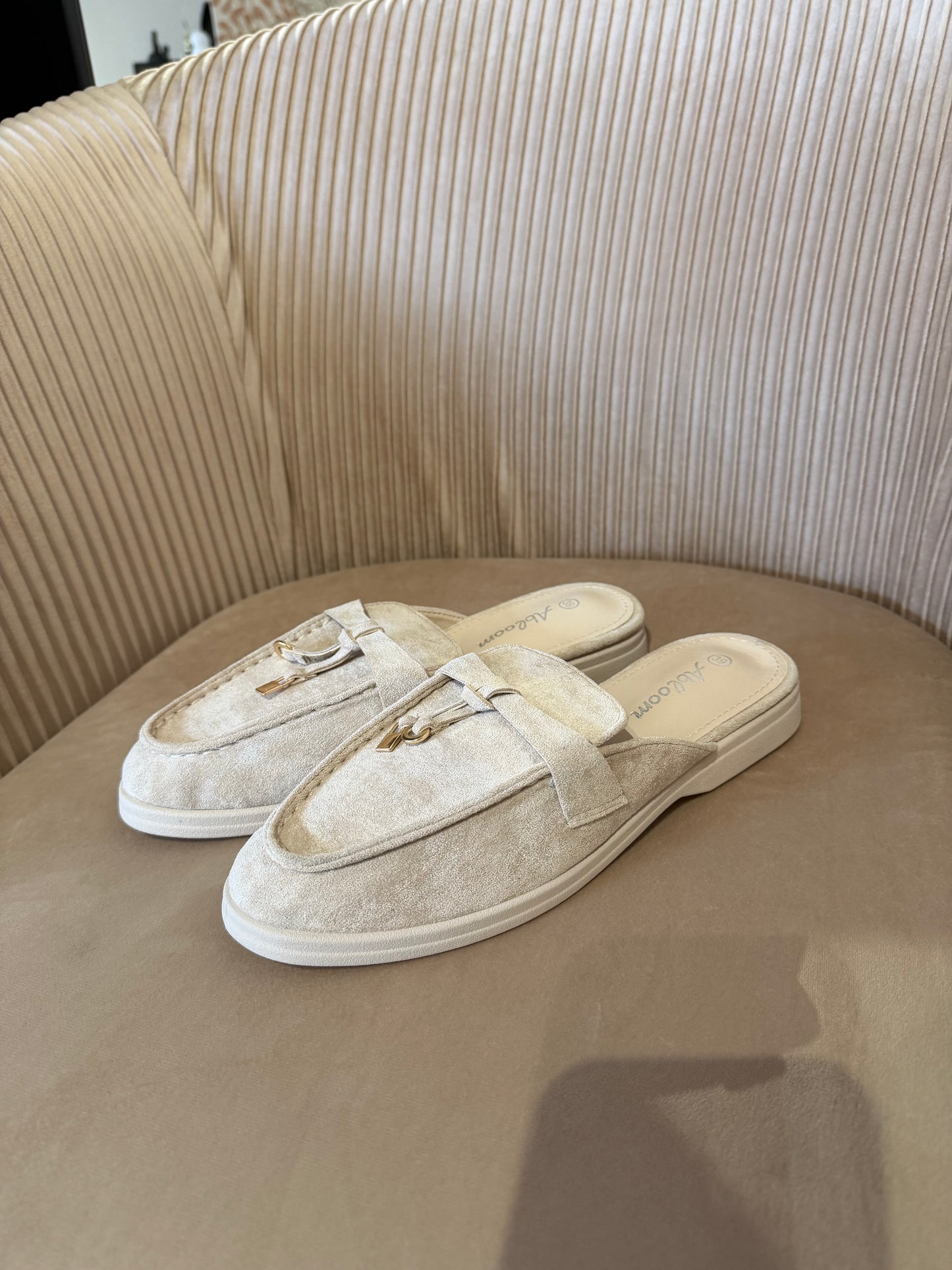 Mules beiges douces en daim – Confort luxe & élégance minimaliste