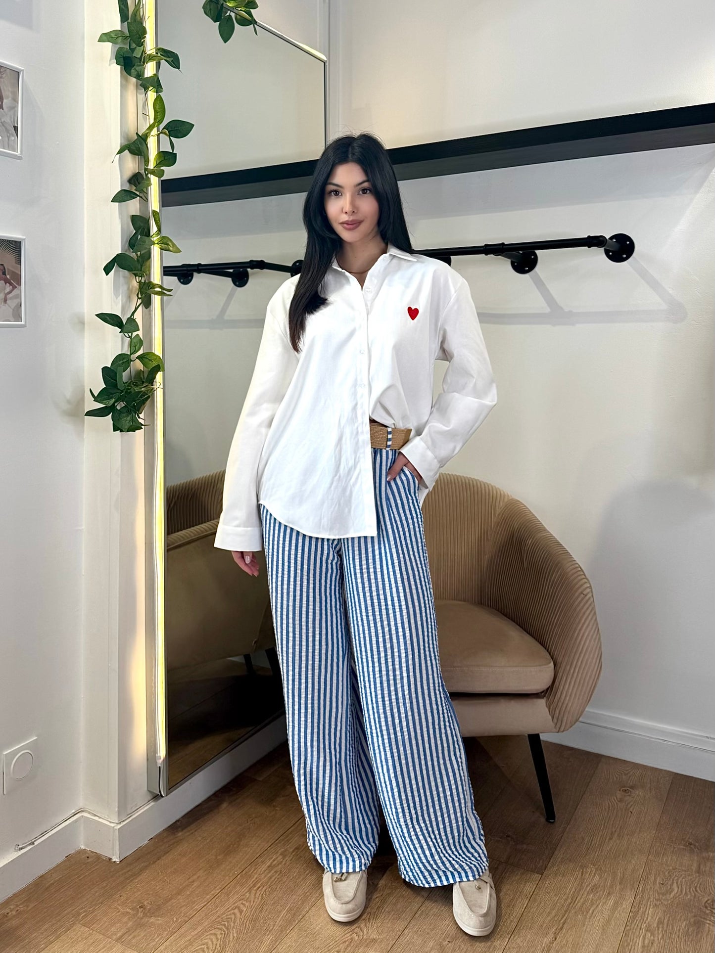 Chemise cœur blanche – Élégance romantique & moderne