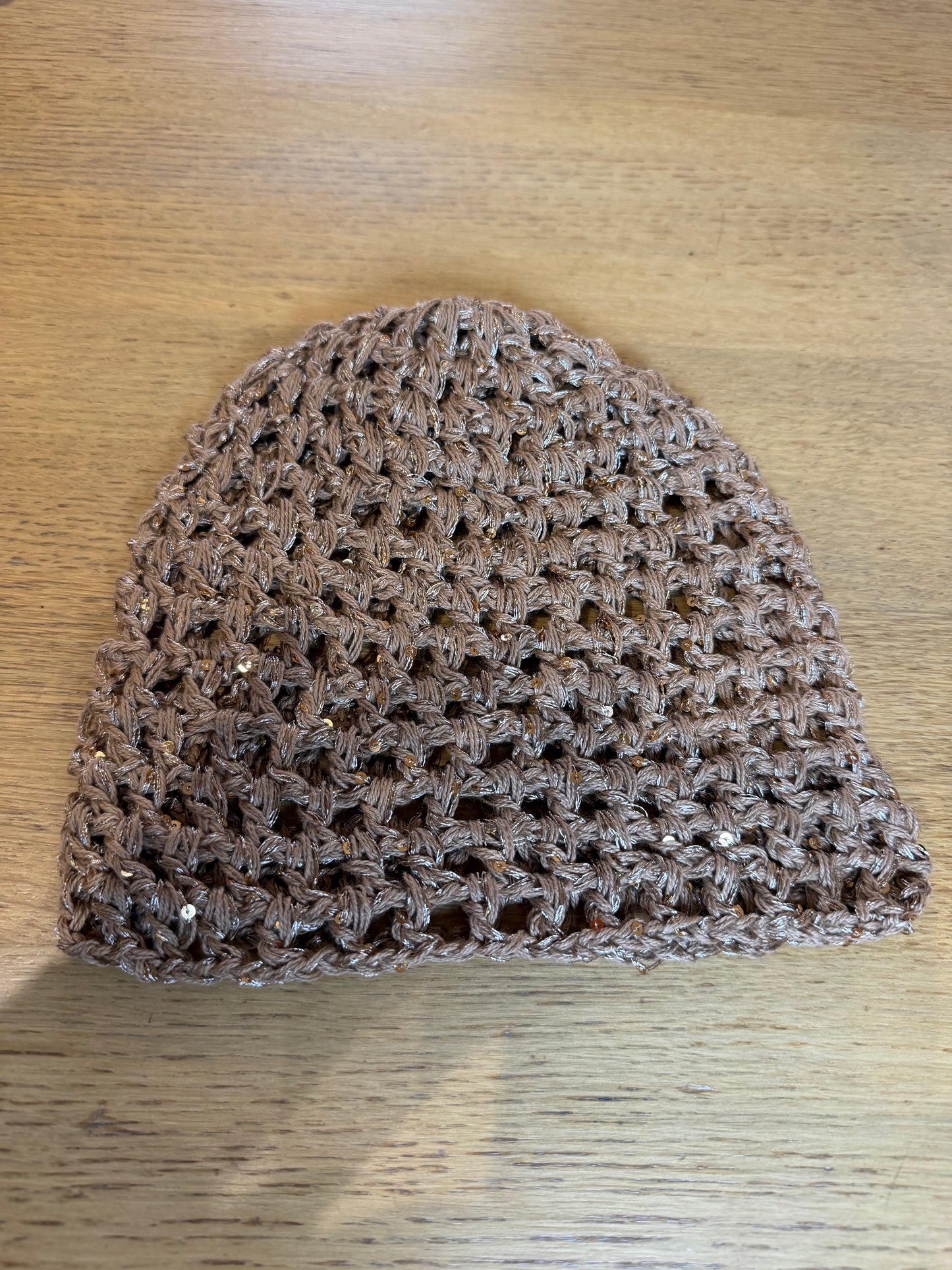 BONNET EN CROCHET TAUPE