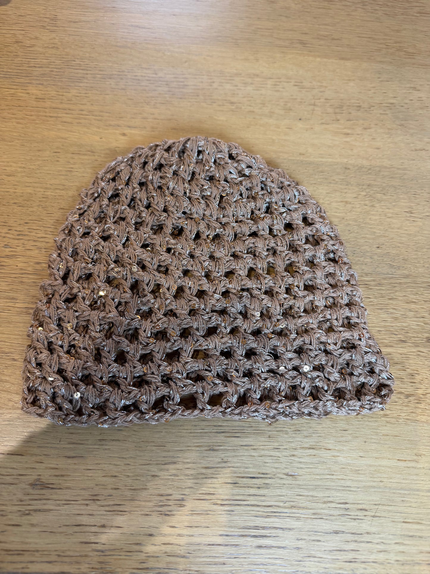 BONNET EN CROCHET TAUPE