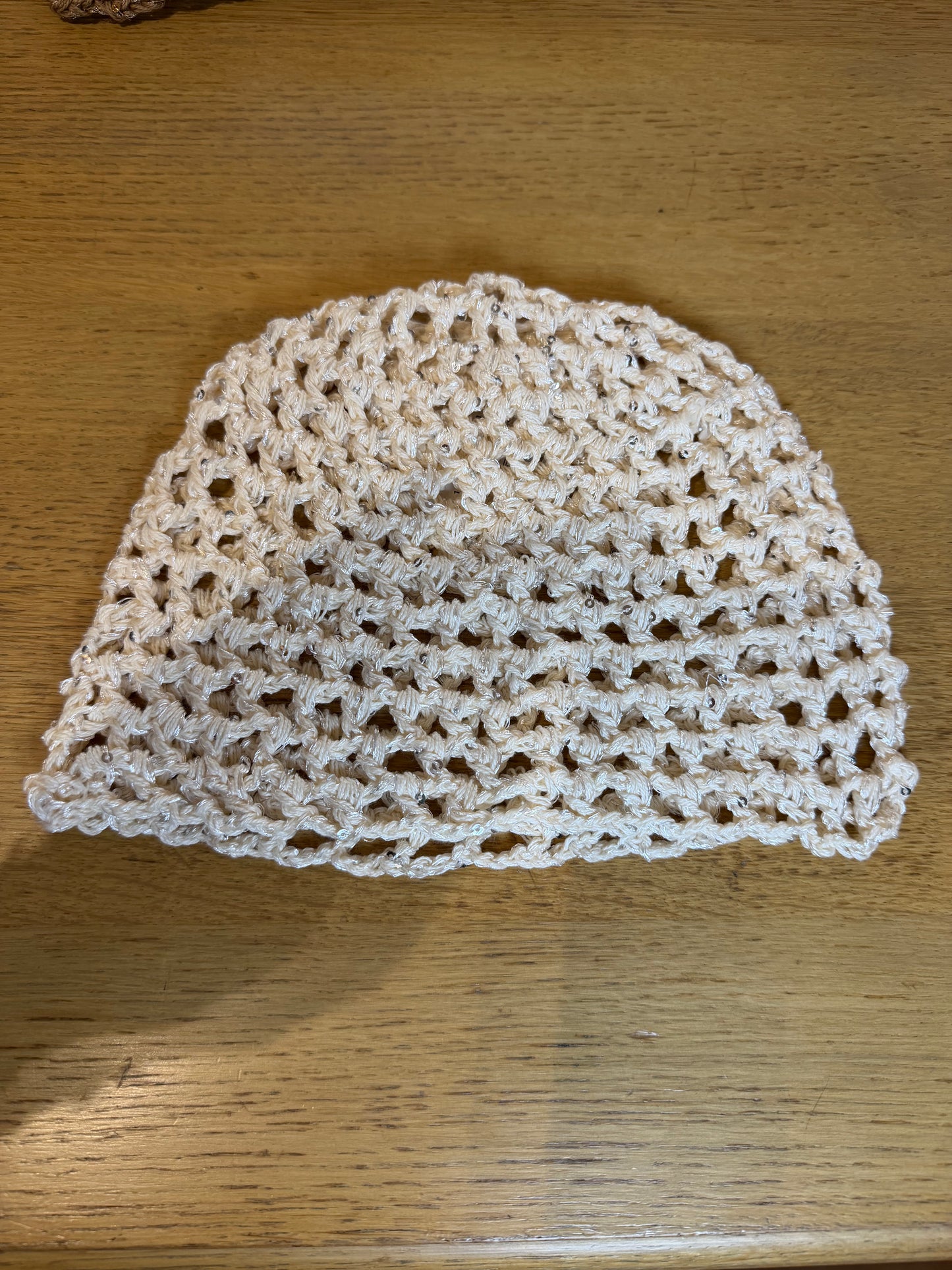 BONNET EN CROCHET ÉCRU