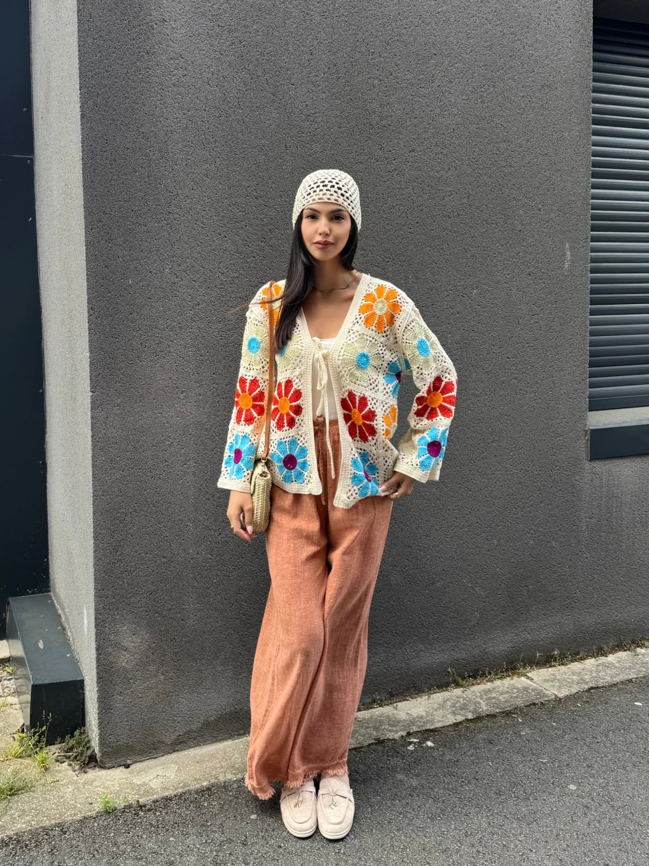 GILET EN CROCHET IMPRIMÉ FLEUR COLORÉ