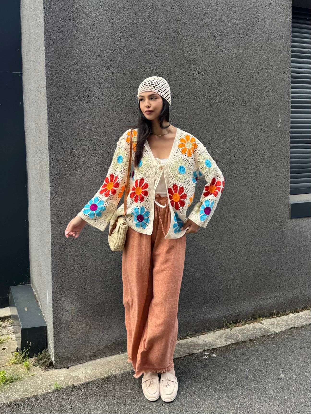GILET EN CROCHET IMPRIMÉ FLEUR COLORÉ