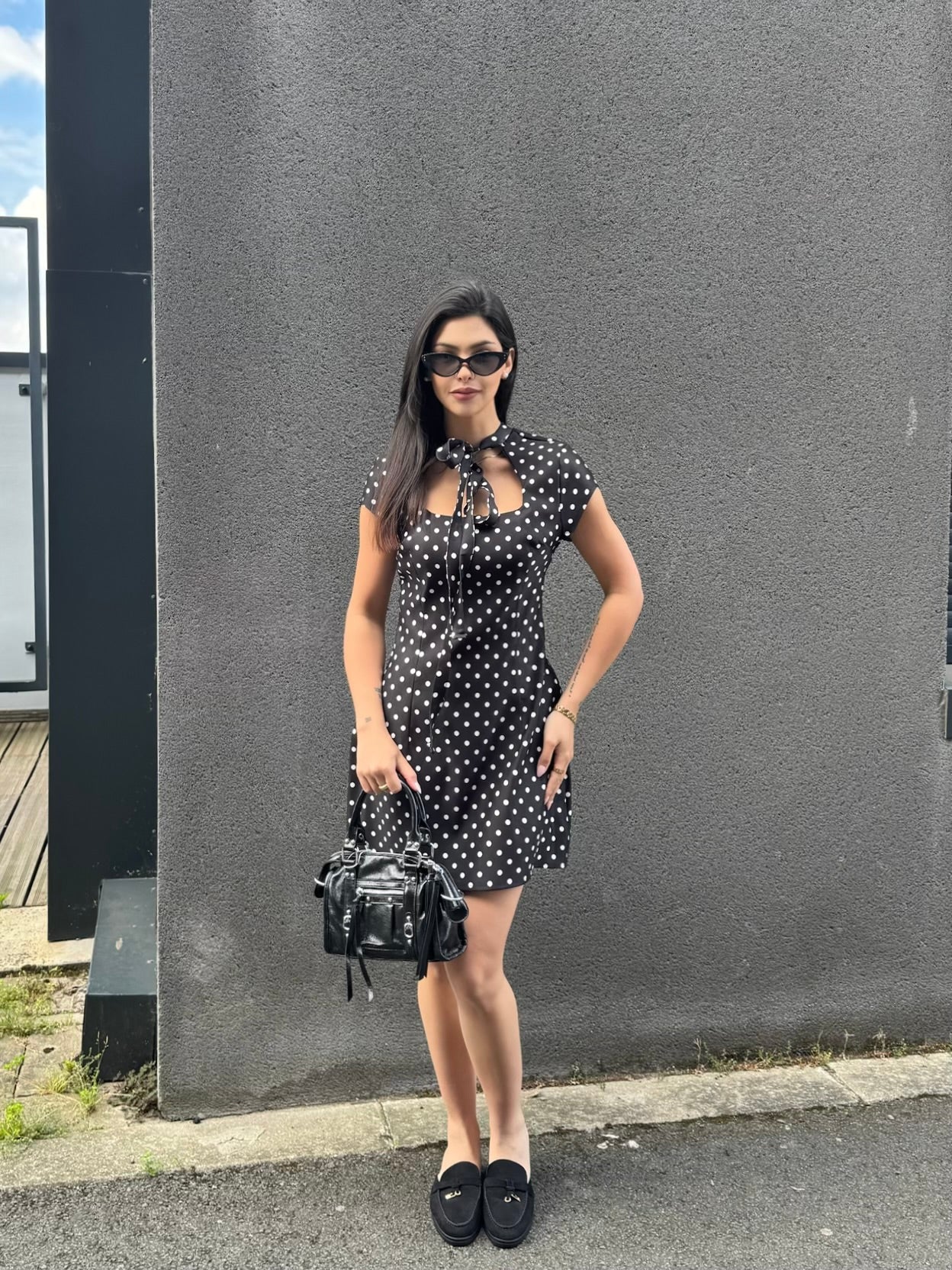 ROBE CINTRÉE NOIR A POIS BLANC