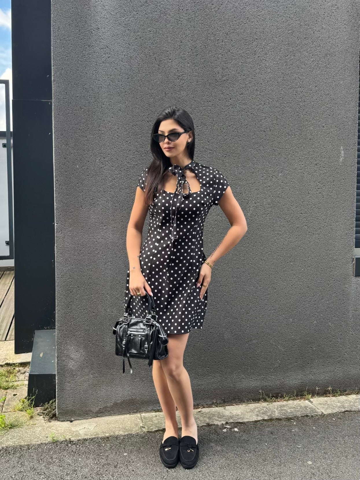 ROBE CINTRÉE NOIR A POIS BLANC