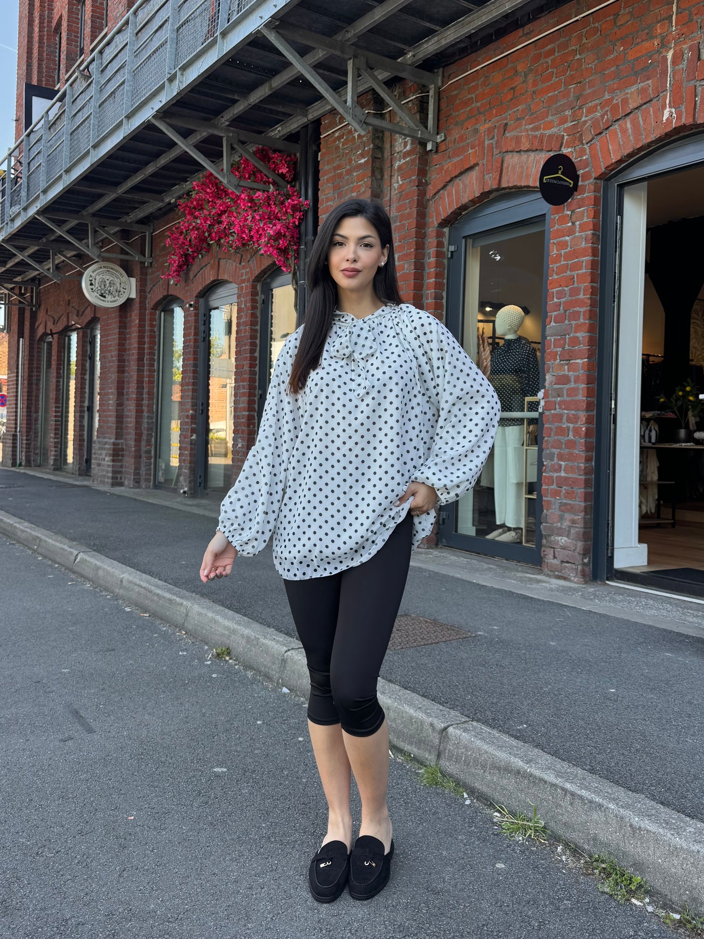 BLOUSE BLANCHE A POIS NOIR