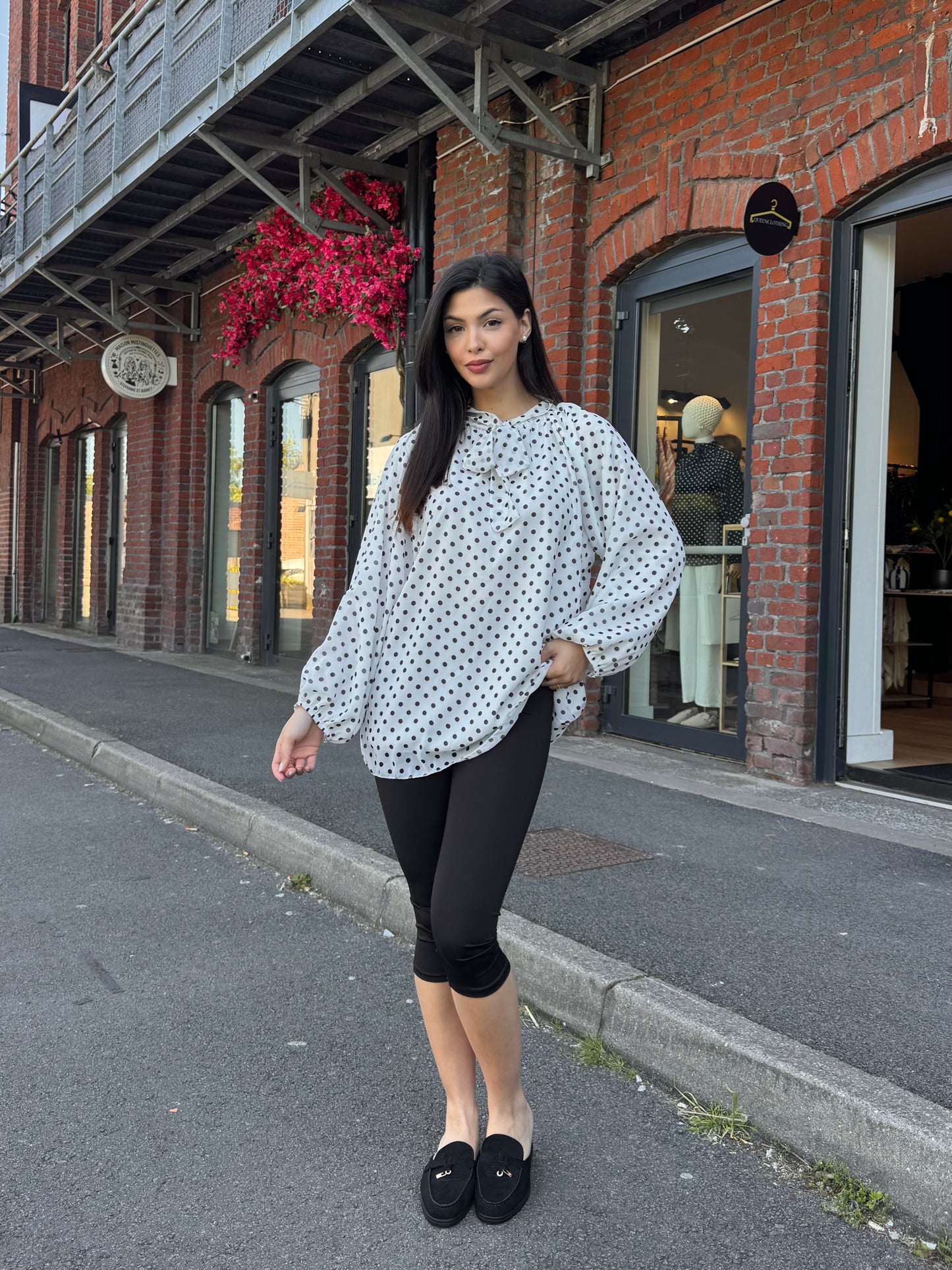 BLOUSE BLANCHE A POIS NOIR