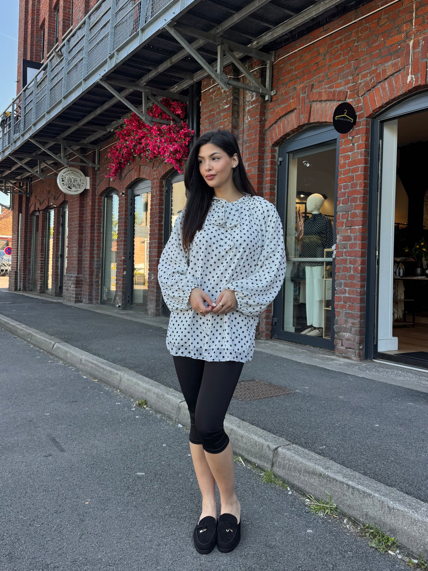 BLOUSE BLANCHE A POIS NOIR