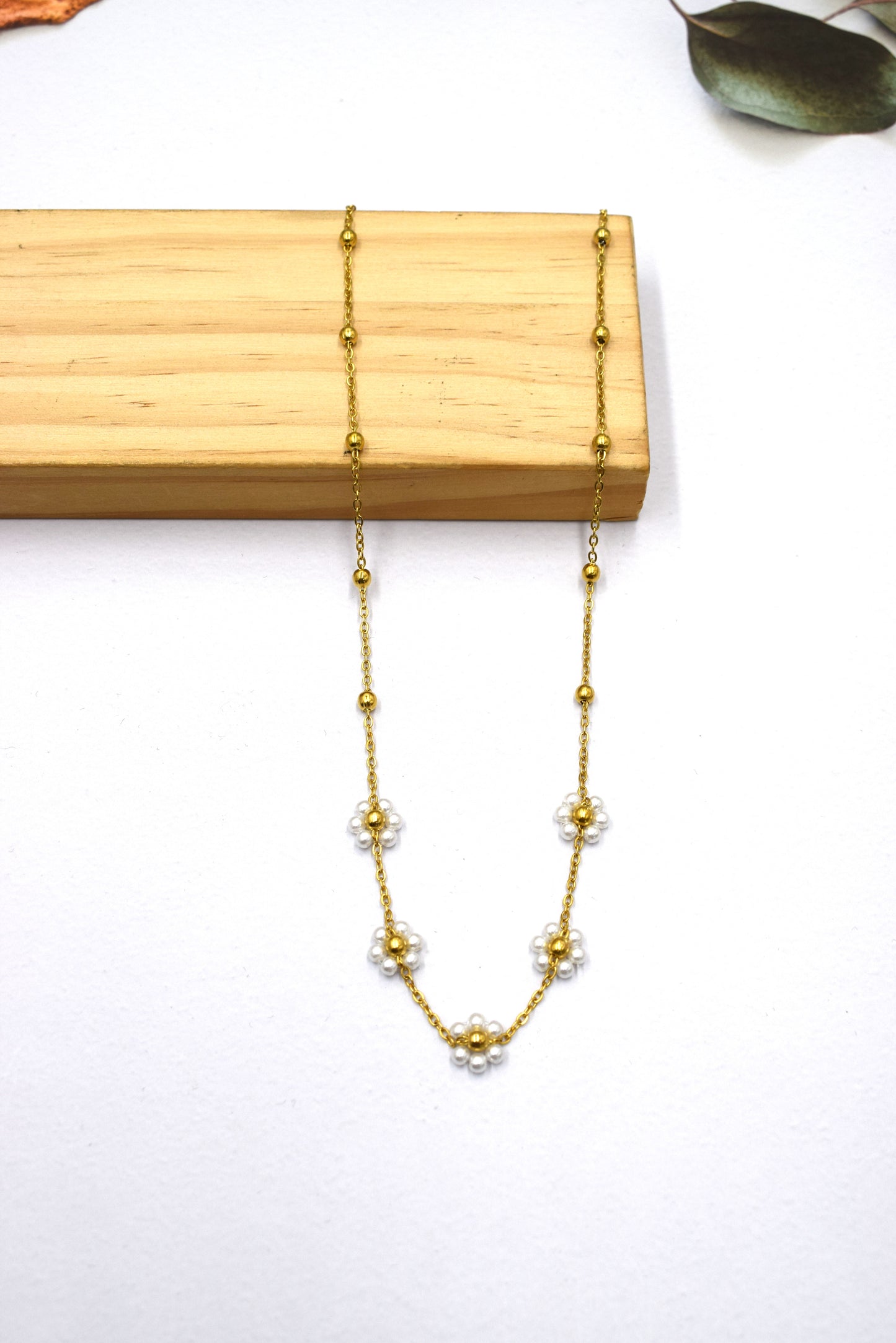 COLLIER FLEUR BLANCHES
