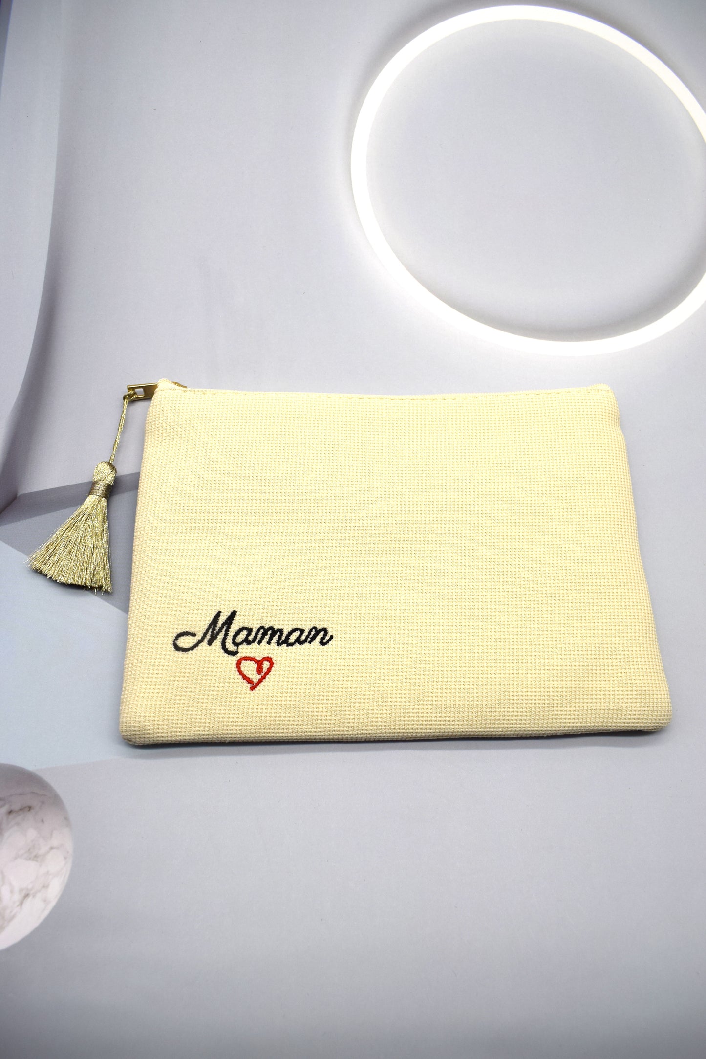POCHETTE JAUNE BRODÉE MAMAN