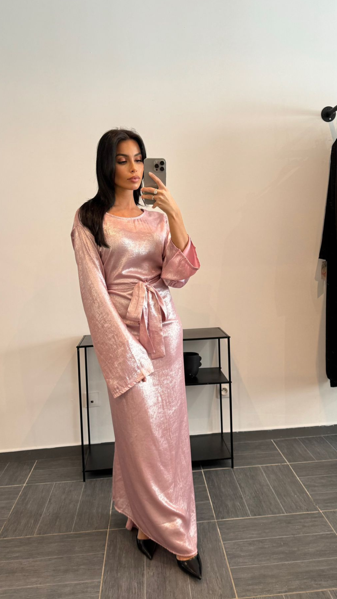 ABAYA IRISÉ CEINTURÉE ROSE POUDRÉ